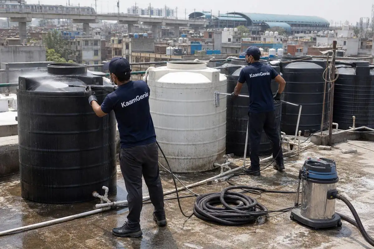 KaamGenie crew cleaning a society water tank in Inderlok, Delhi