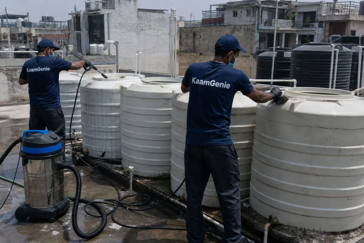 KaamGenie crew cleaning a society water tank in Indira Vihar (Mukherjee Nagar side), Delhi