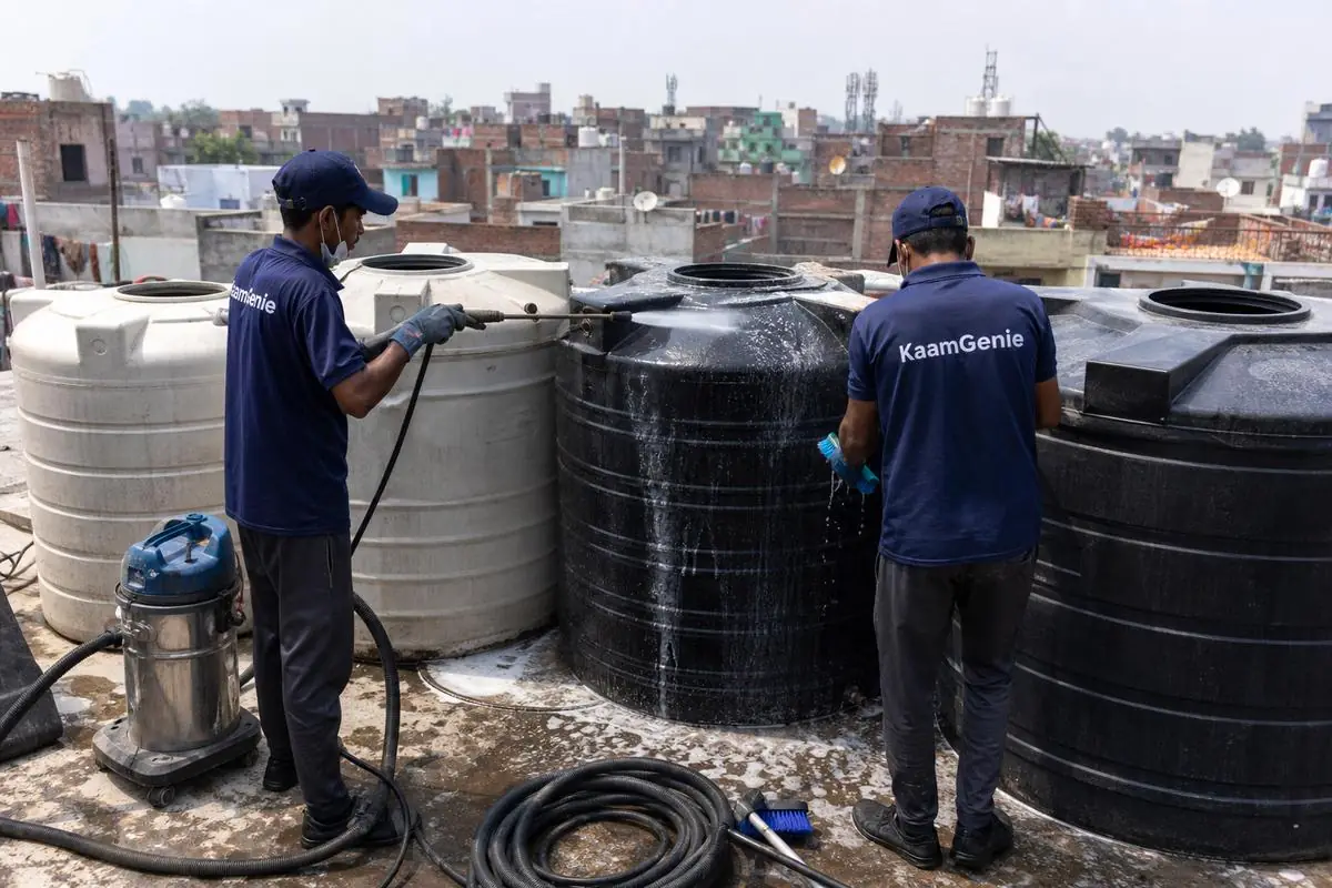 KaamGenie crew cleaning a society water tank in Jahangir Puri, Delhi