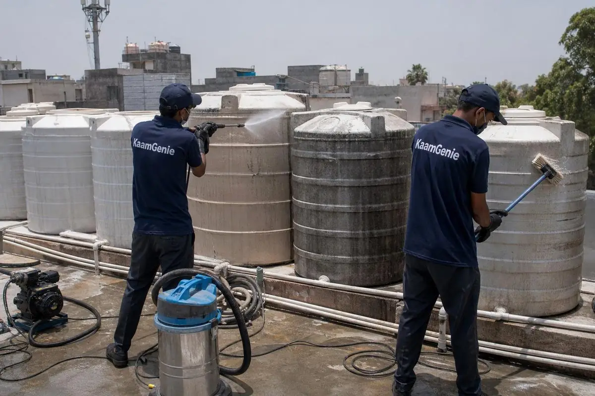 KaamGenie crew cleaning a society water tank in Janakpuri B Block, Delhi