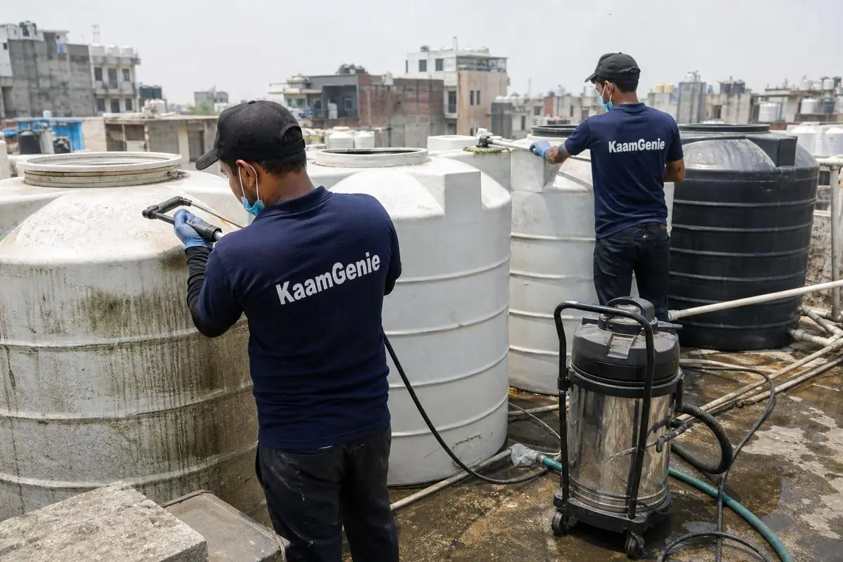KaamGenie crew cleaning a society water tank in Jawahar Nagar (Kamla Nagar), Delhi