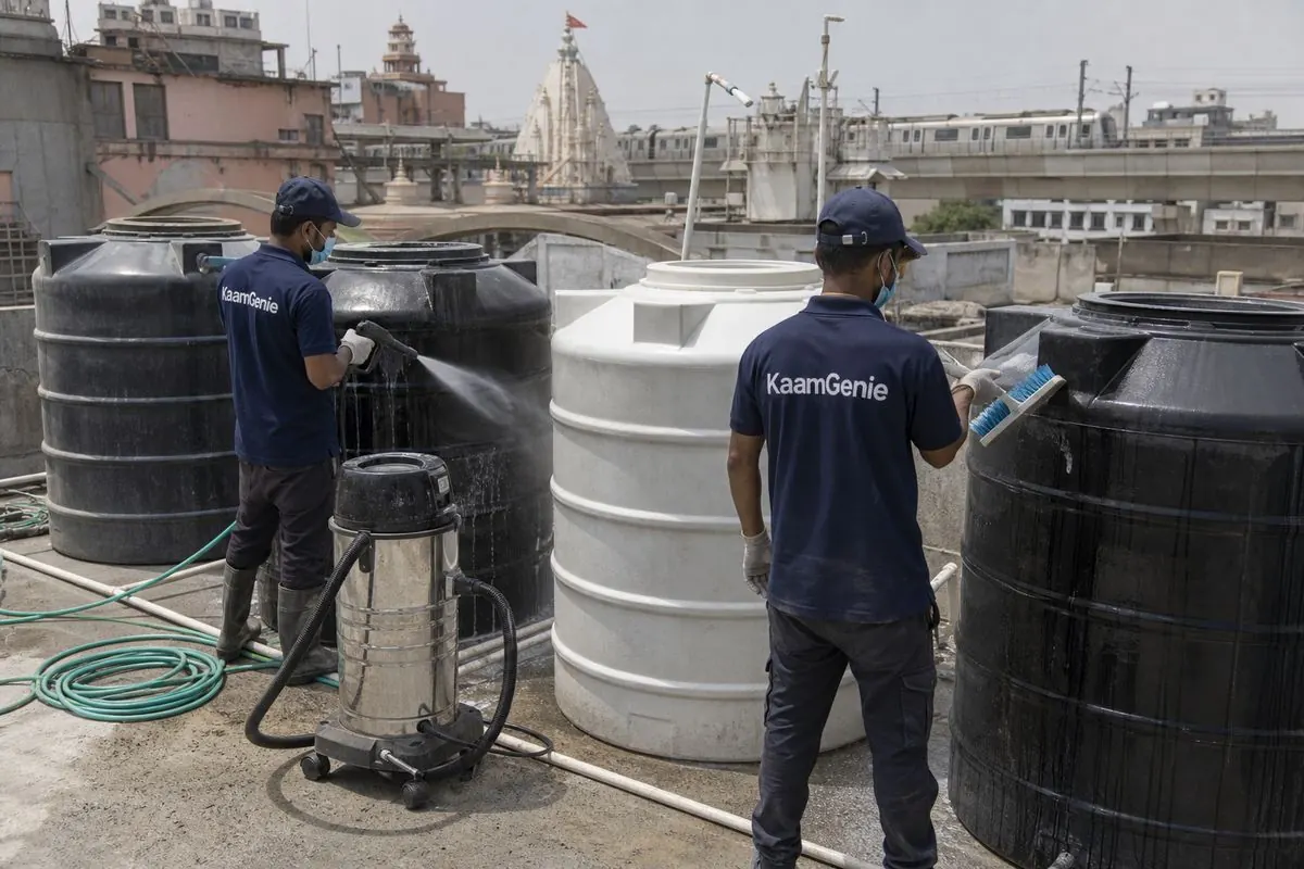 KaamGenie crew cleaning a society water tank in Jhandewalan, Delhi