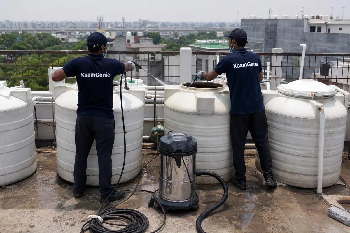 KaamGenie crew cleaning a society water tank in Johripur, Delhi