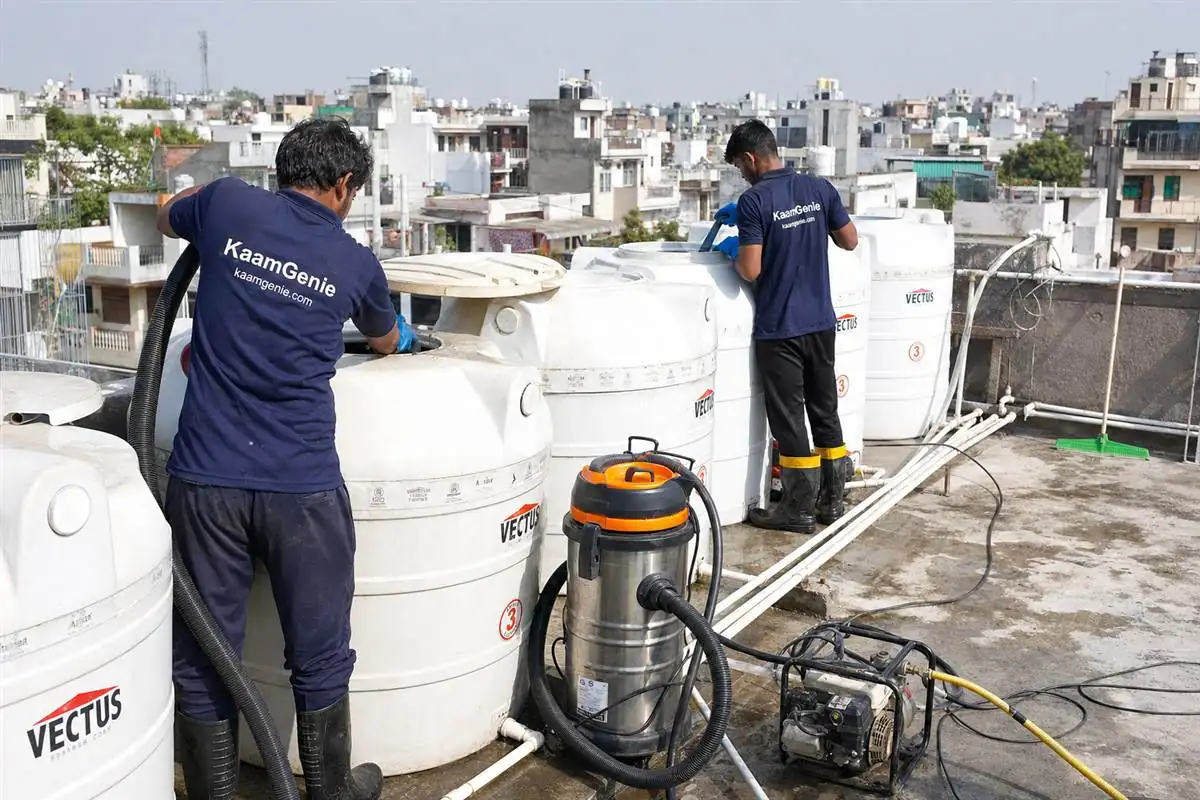 KaamGenie crew cleaning a society water tank in Jungpura, Delhi