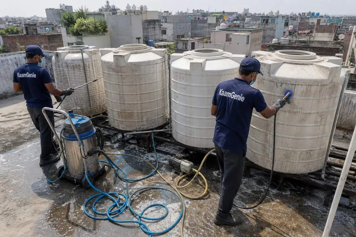 KaamGenie crew cleaning a society water tank in Kalyanpuri, Delhi