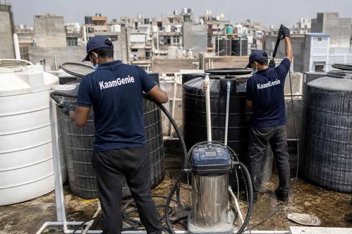 KaamGenie crew cleaning a society water tank in Karawal Nagar, Delhi