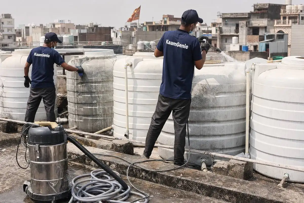 KaamGenie crew cleaning a society water tank in Kotla Mubarakpur, Delhi