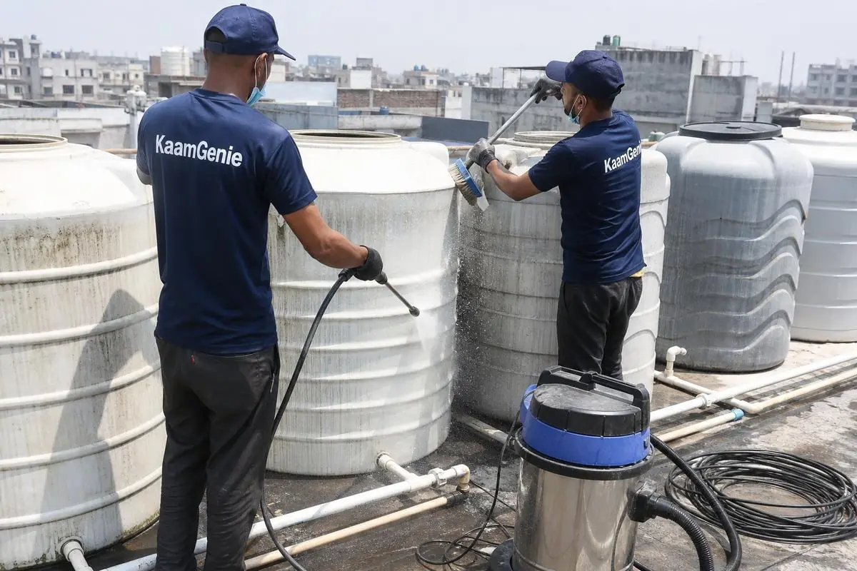 KaamGenie crew cleaning a society water tank in Laxmi Nagar, Delhi