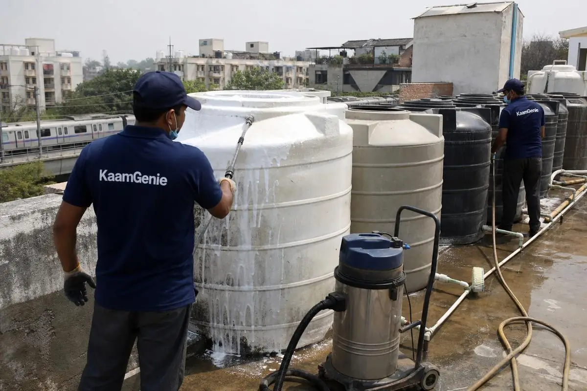 KaamGenie crew cleaning a society water tank in Laxmibai Nagar, Delhi