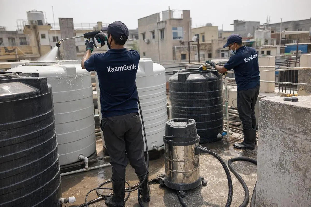 KaamGenie crew cleaning a society water tank in Madangir, Delhi