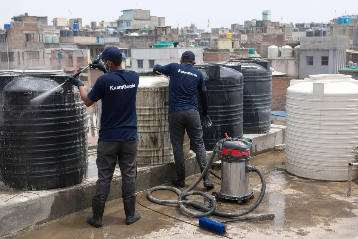 KaamGenie crew cleaning a society water tank in Malka Ganj, Delhi