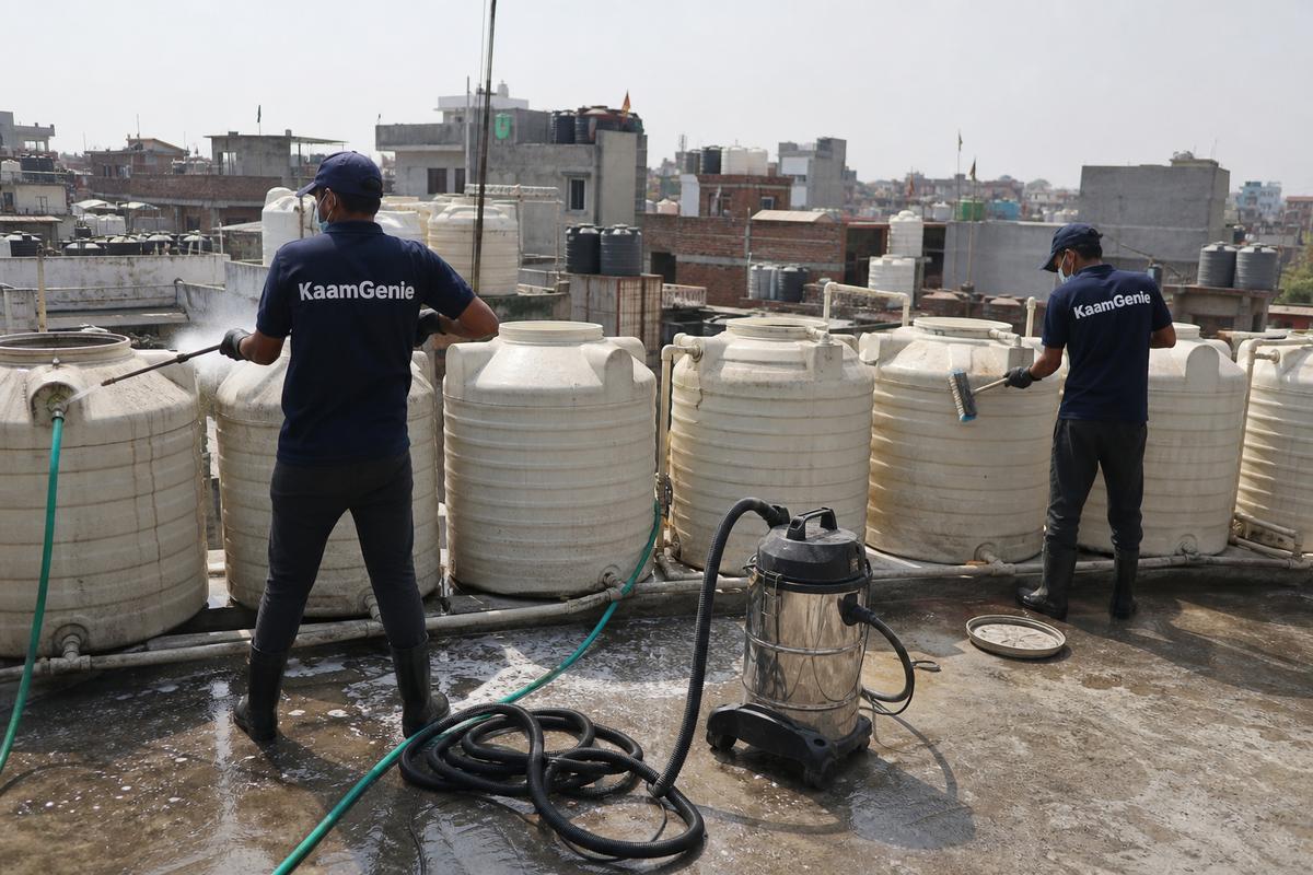 KaamGenie crew cleaning a society water tank in Mandawali Fazalpur, Delhi