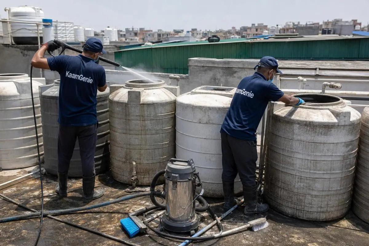 KaamGenie crew cleaning a society water tank in Mayapuri, Delhi