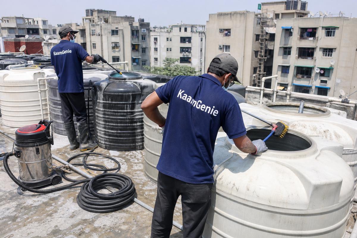 KaamGenie crew cleaning a society water tank in Mayur Vihar Phase 2, Delhi