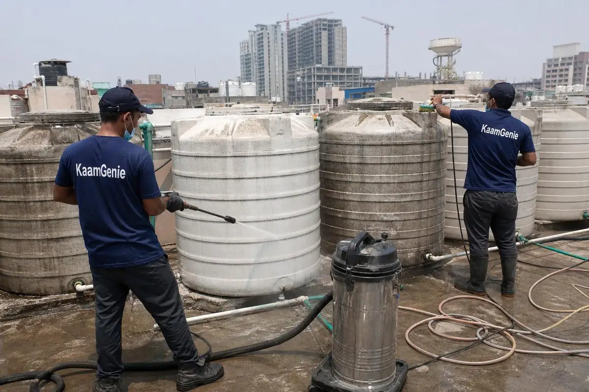 KaamGenie crew cleaning a society water tank in Moti Nagar, Delhi