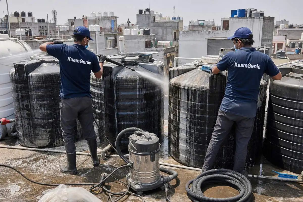 KaamGenie crew cleaning a society water tank in Mujeeb Bagh, Delhi
