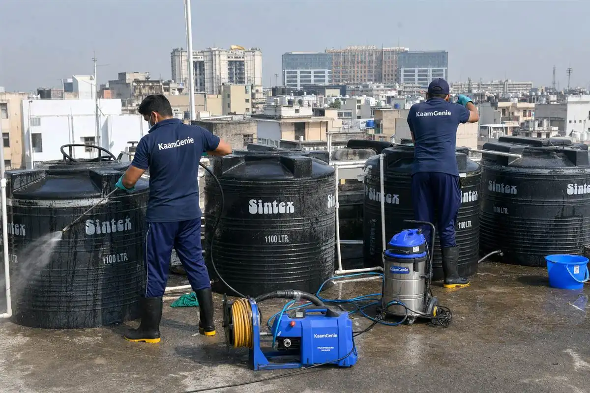 KaamGenie crew cleaning a society water tank in Nehru Place, Delhi