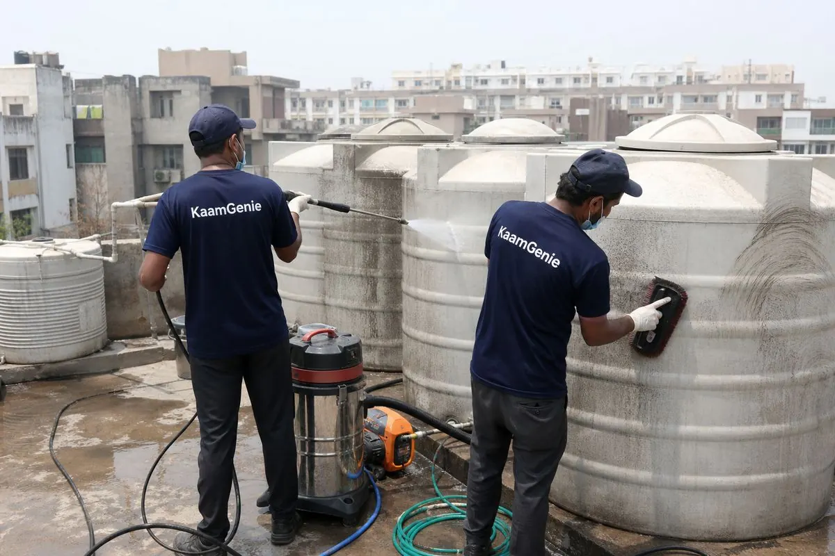 KaamGenie crew cleaning a society water tank in Nirankari Colony, Delhi