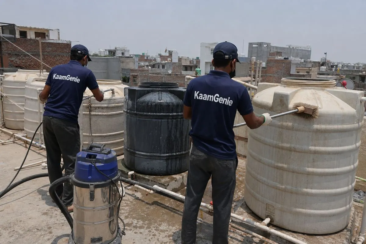 KaamGenie crew cleaning a society water tank in Padam Nagar (Kishan Ganj), Delhi