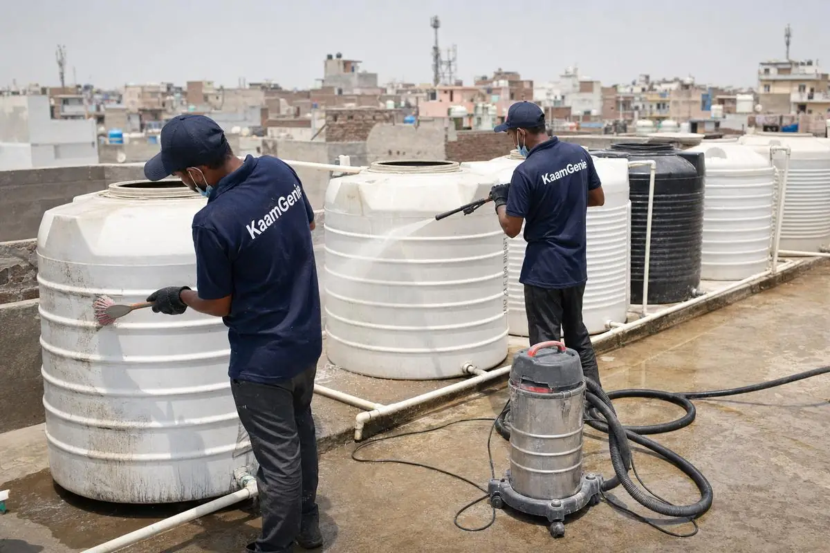 KaamGenie crew cleaning a society water tank in Sangam Vihar, Delhi