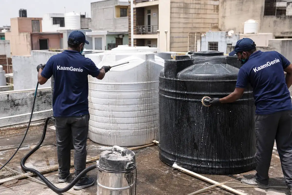 KaamGenie crew cleaning a society water tank in Sant Nagar (Burari), Delhi