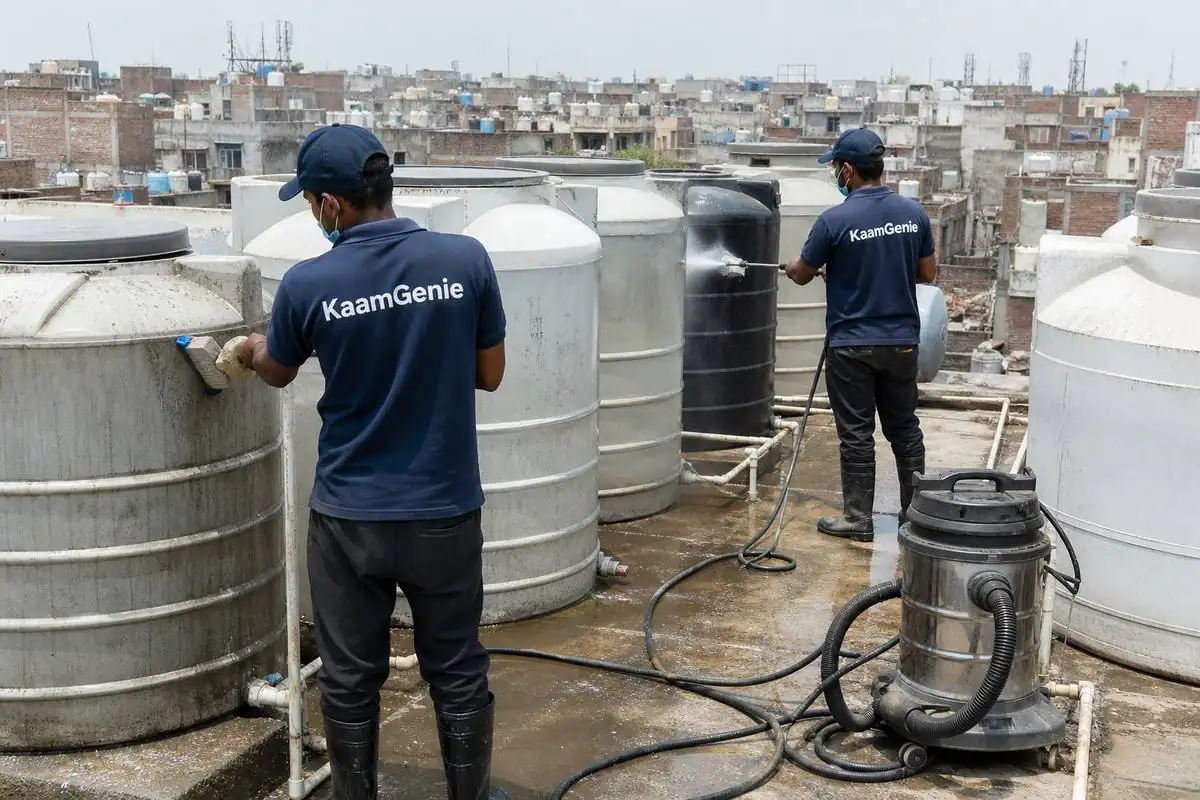 KaamGenie crew cleaning a society water tank in Seelampur, Delhi