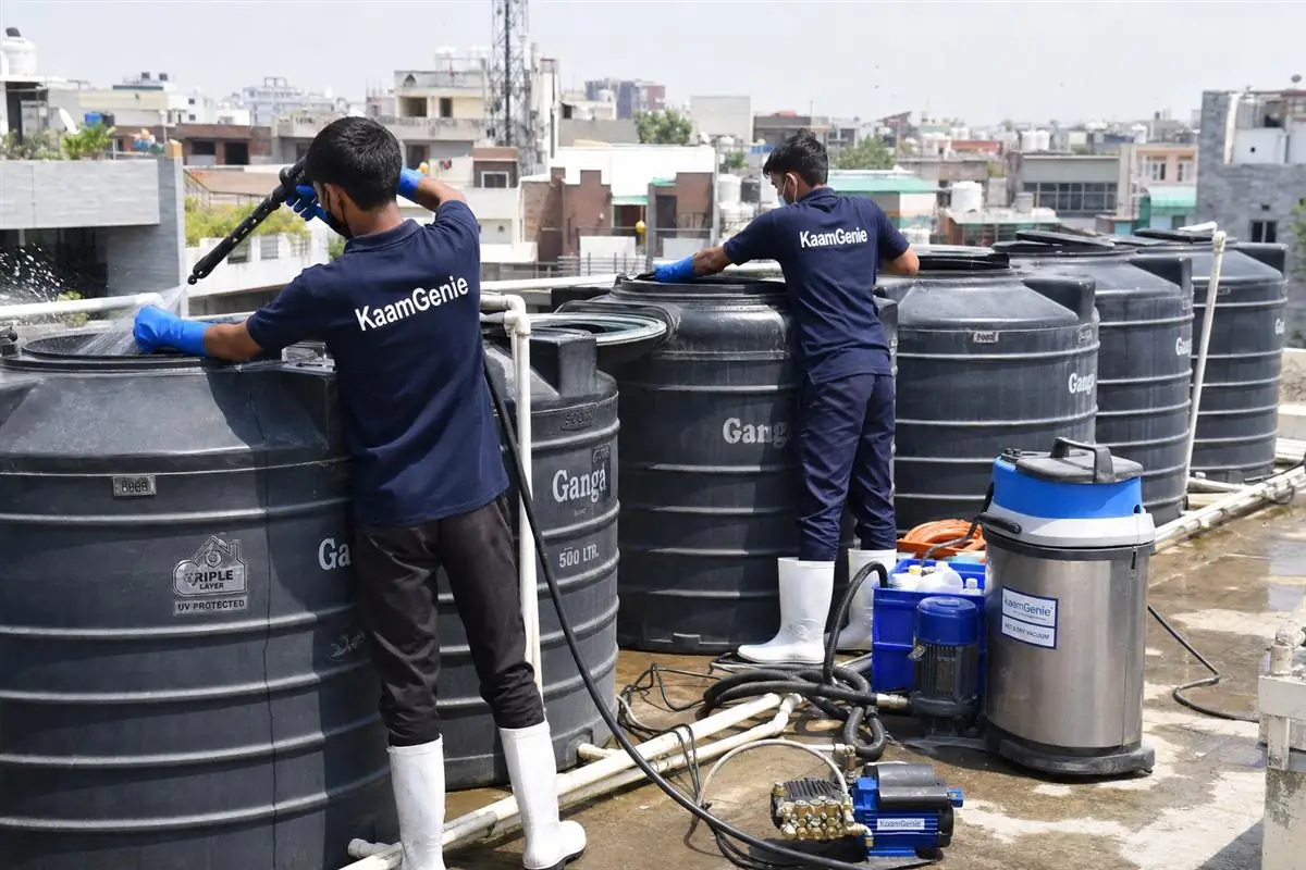 KaamGenie crew cleaning a society water tank in Shahpur Jat, Delhi