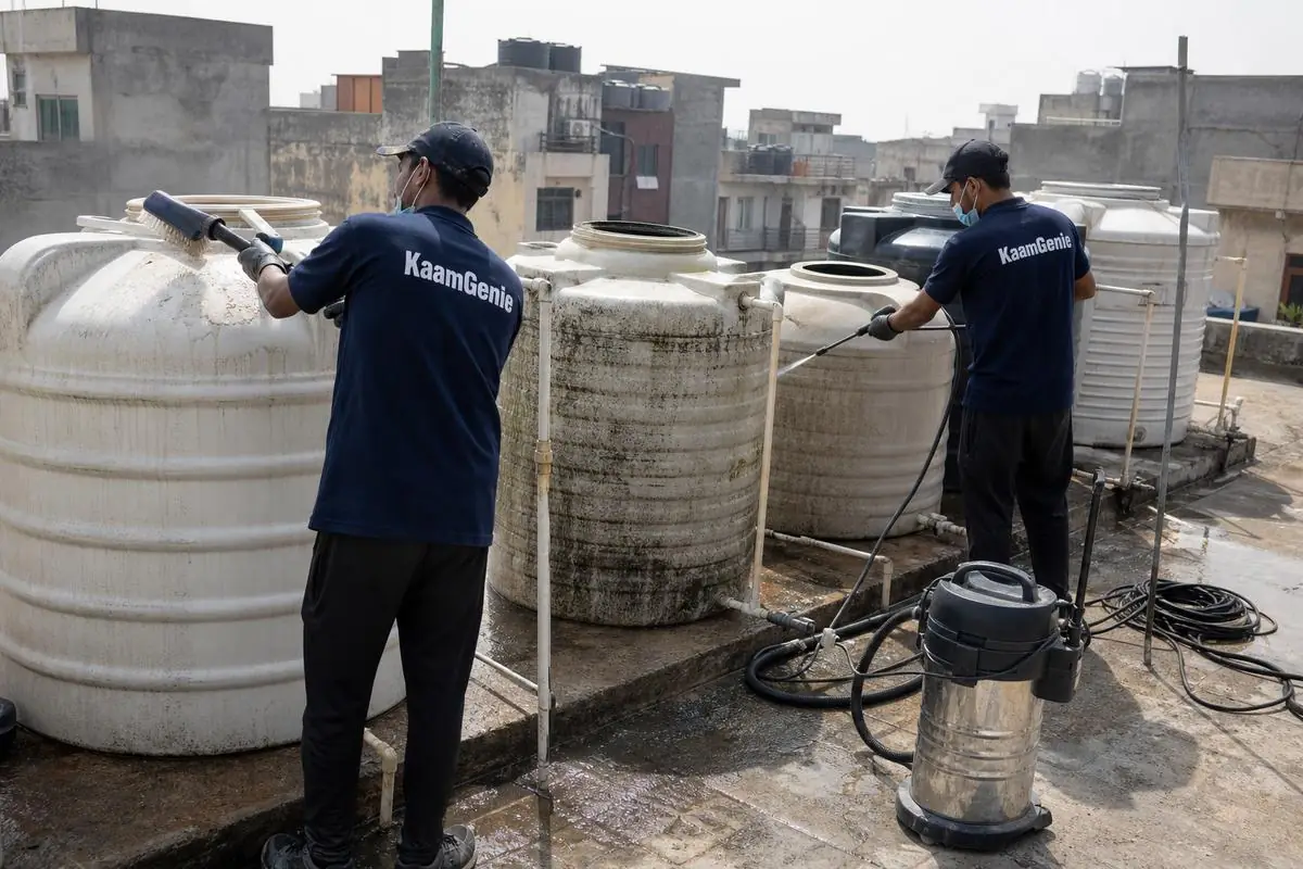 KaamGenie crew cleaning a society water tank in Shakti Nagar, Delhi