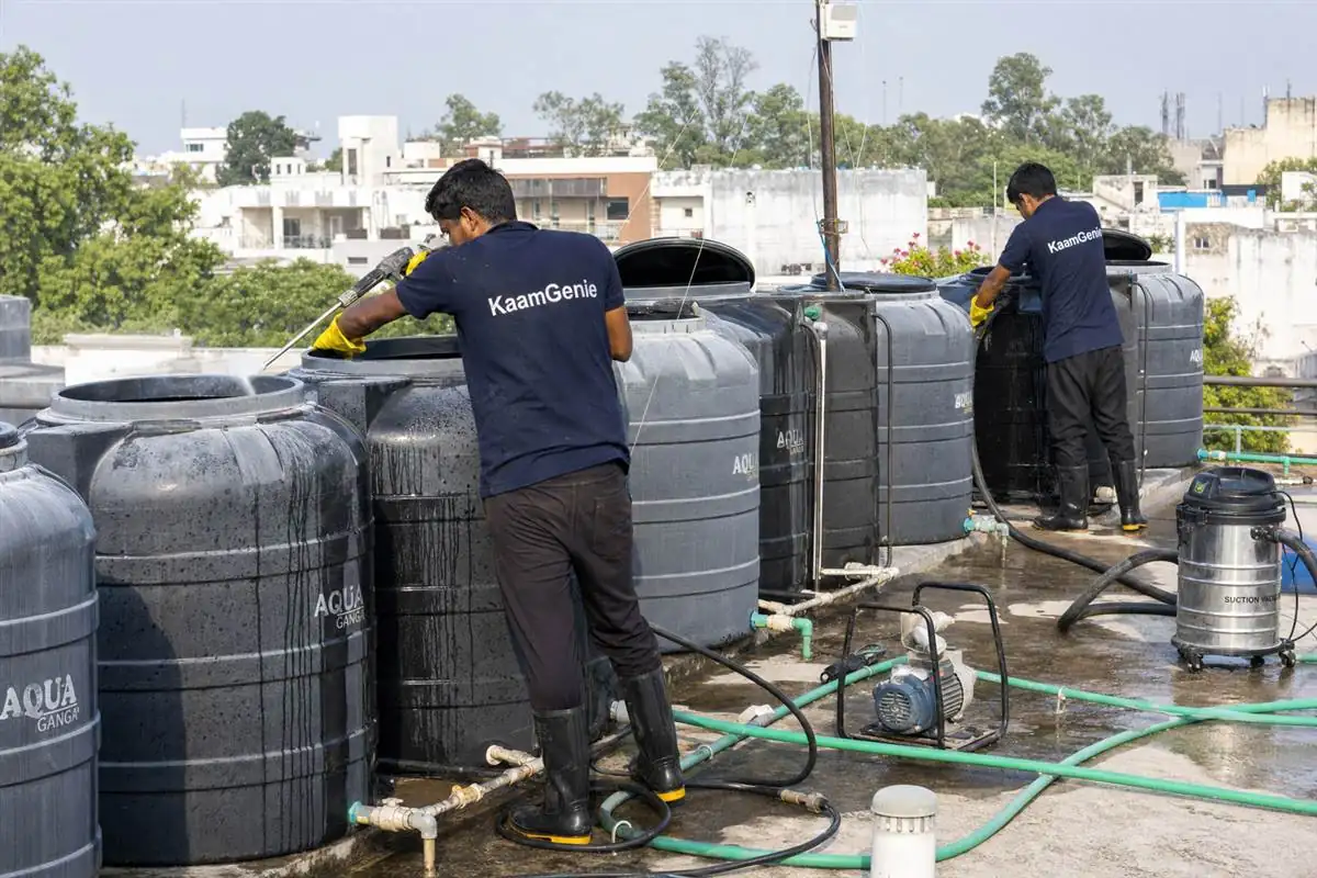 KaamGenie crew cleaning a society water tank in Shanti Niketan, Delhi