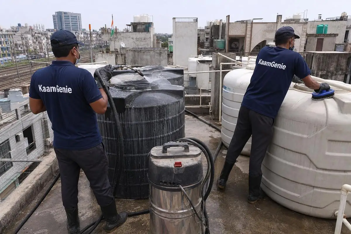 KaamGenie crew cleaning a society water tank in Shastri Nagar (North West), Delhi