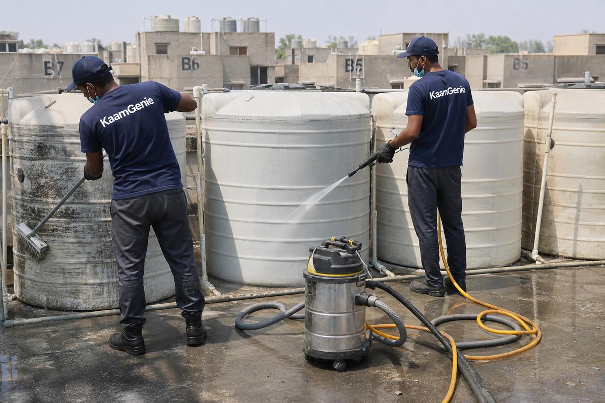 KaamGenie crew cleaning a society water tank in Sultanpuri, Delhi