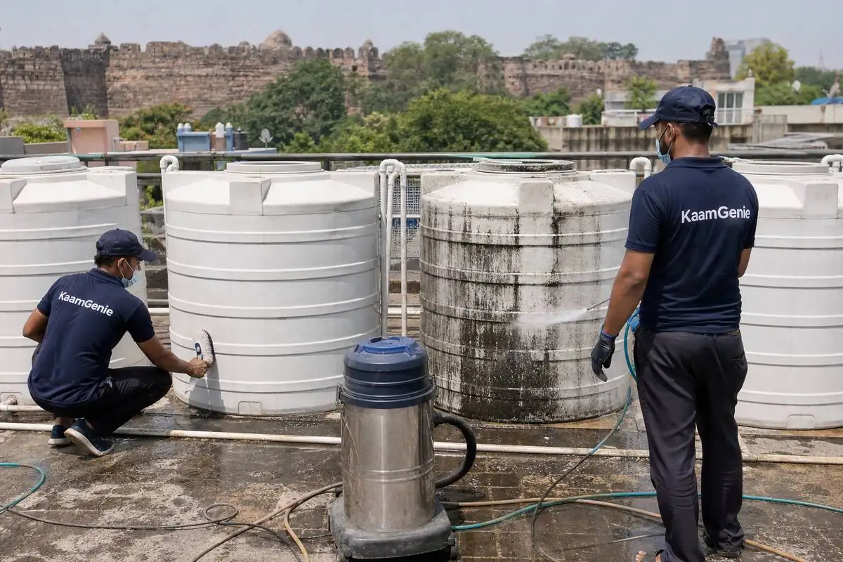 KaamGenie crew cleaning a society water tank in Sundar Nagar, Delhi