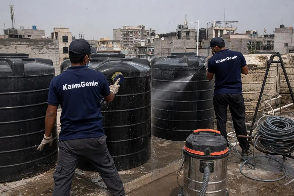 KaamGenie crew cleaning a society water tank in Sunder Vihar, Delhi