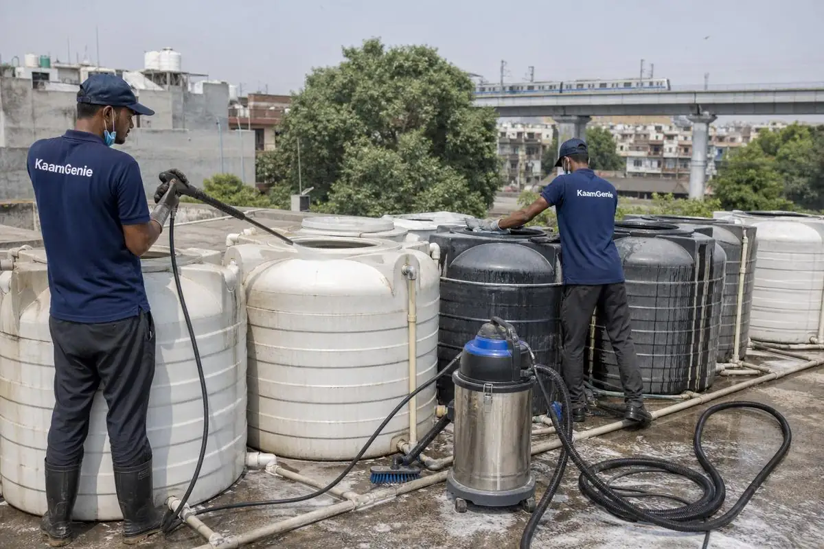 KaamGenie crew cleaning a society water tank in Tagore Garden, Delhi