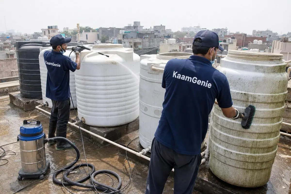KaamGenie crew cleaning a society water tank in Tehkhand, Delhi