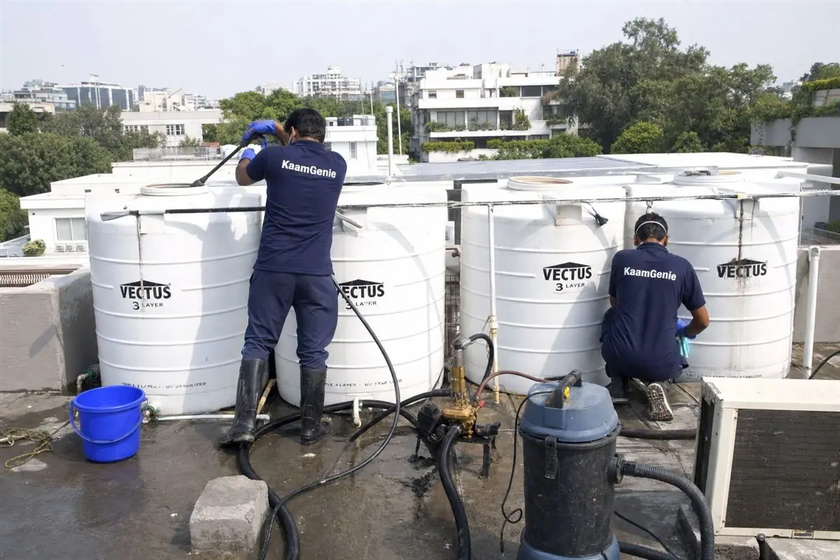 KaamGenie crew cleaning a society water tank in Vasant Vihar, Delhi