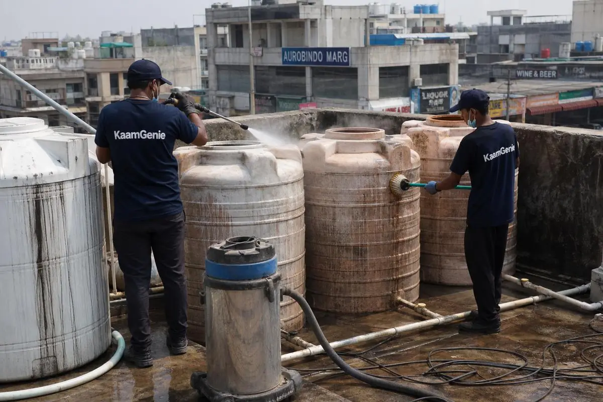KaamGenie crew cleaning a society water tank in Yusuf Sarai, Delhi