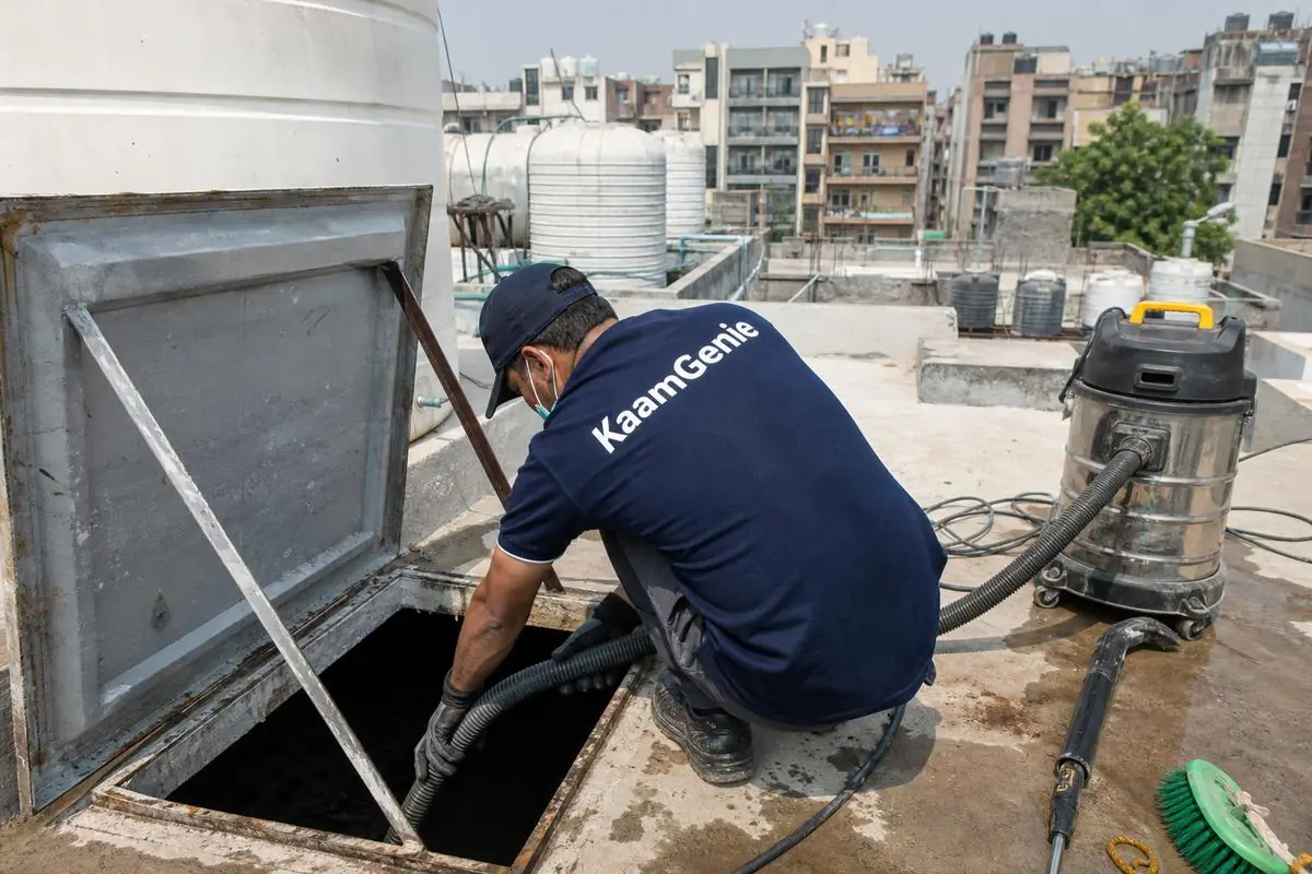 KaamGenie crew cleaning a underground sump in Ashok Vihar, Delhi