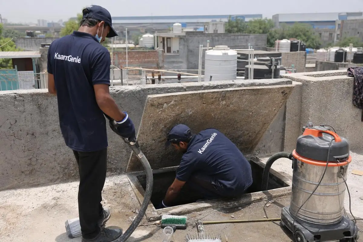 KaamGenie crew cleaning a underground sump in Bawana, Delhi