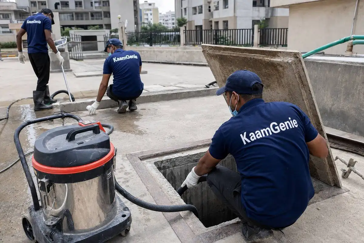 KaamGenie crew cleaning a underground sump in Dwarka Sector 21, Delhi
