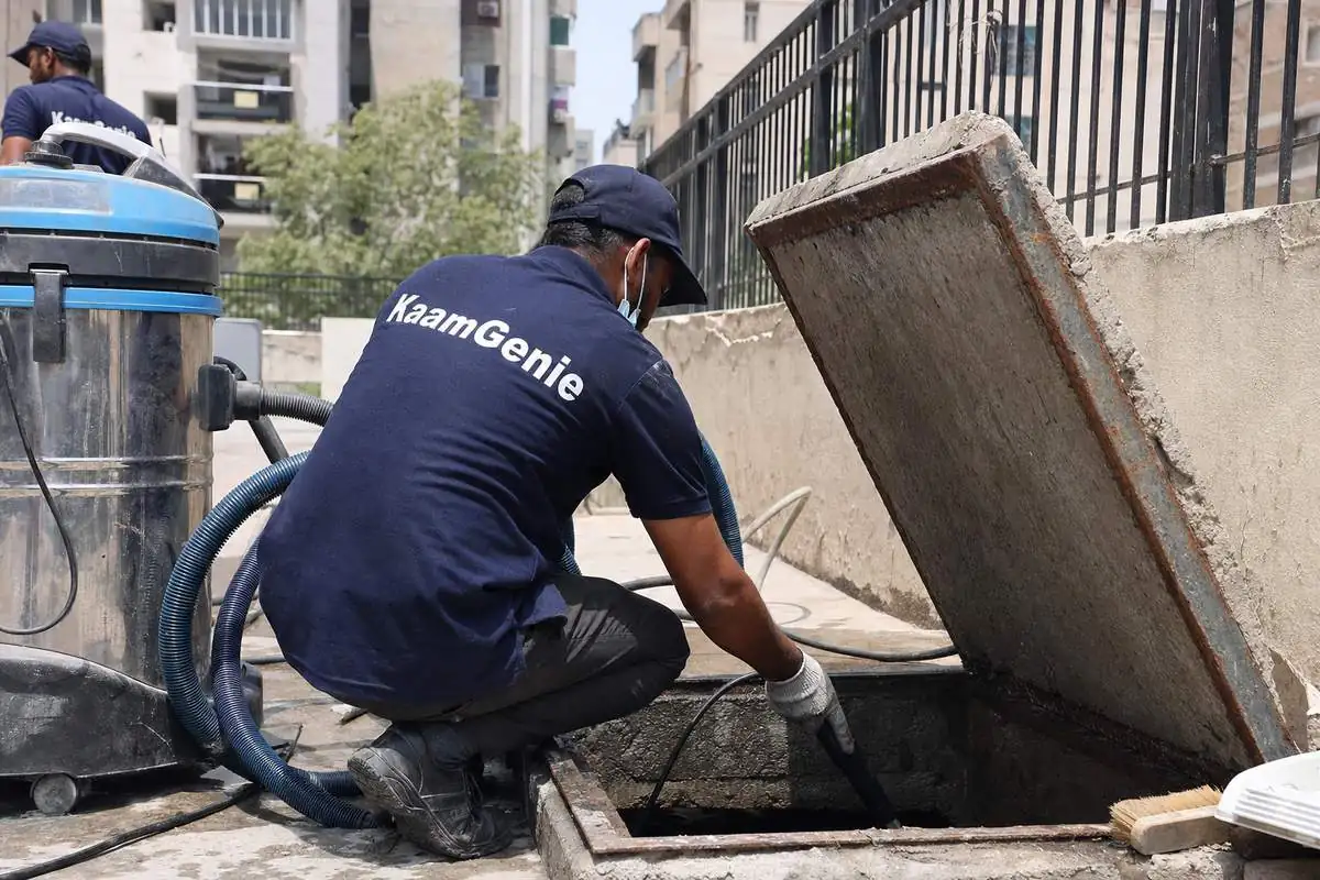 KaamGenie crew cleaning a underground sump in Dwarka Sector 22, Delhi