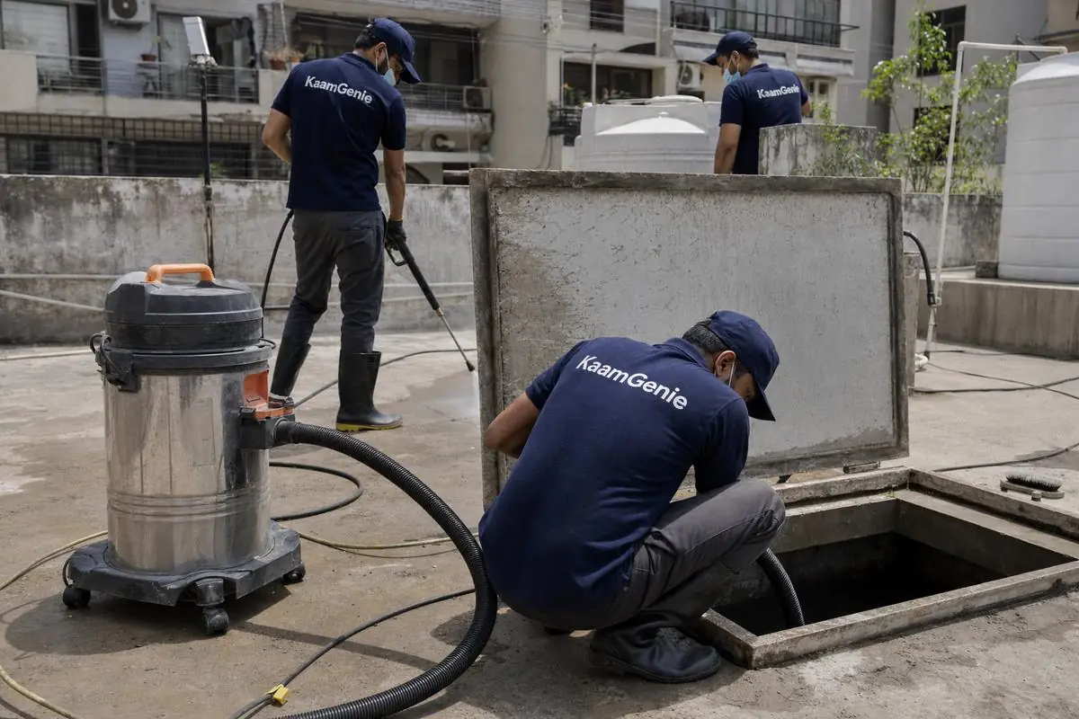 KaamGenie crew cleaning a underground sump in Dwarka Sector 27, Delhi