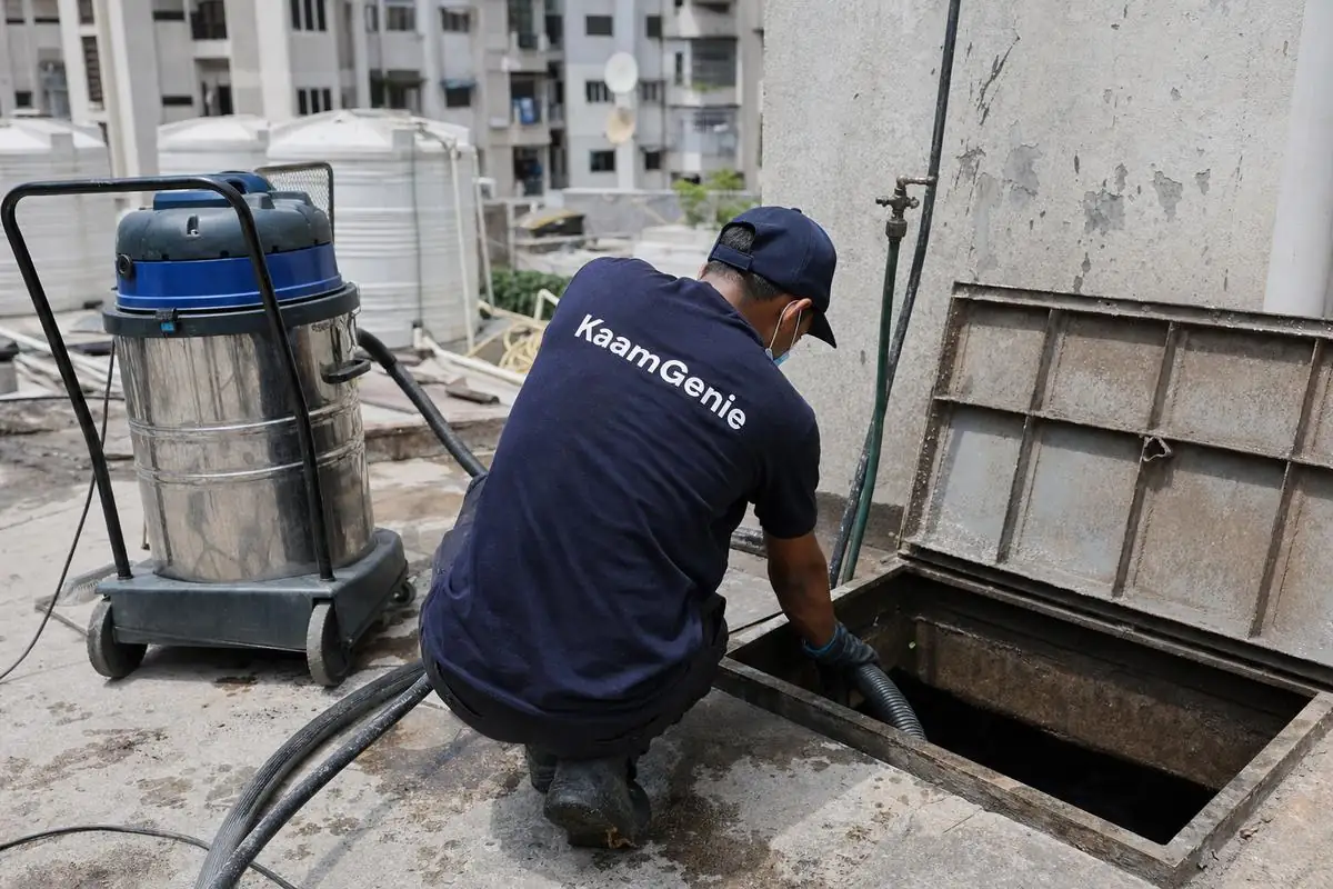 KaamGenie crew cleaning a underground sump in Dwarka Sector 28, Delhi