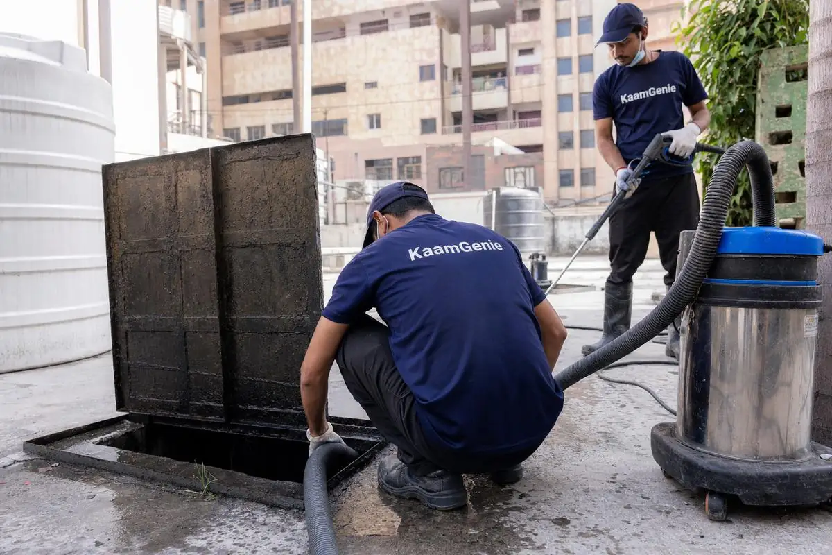 KaamGenie crew cleaning a underground sump in Dwarka Sector 6, Delhi