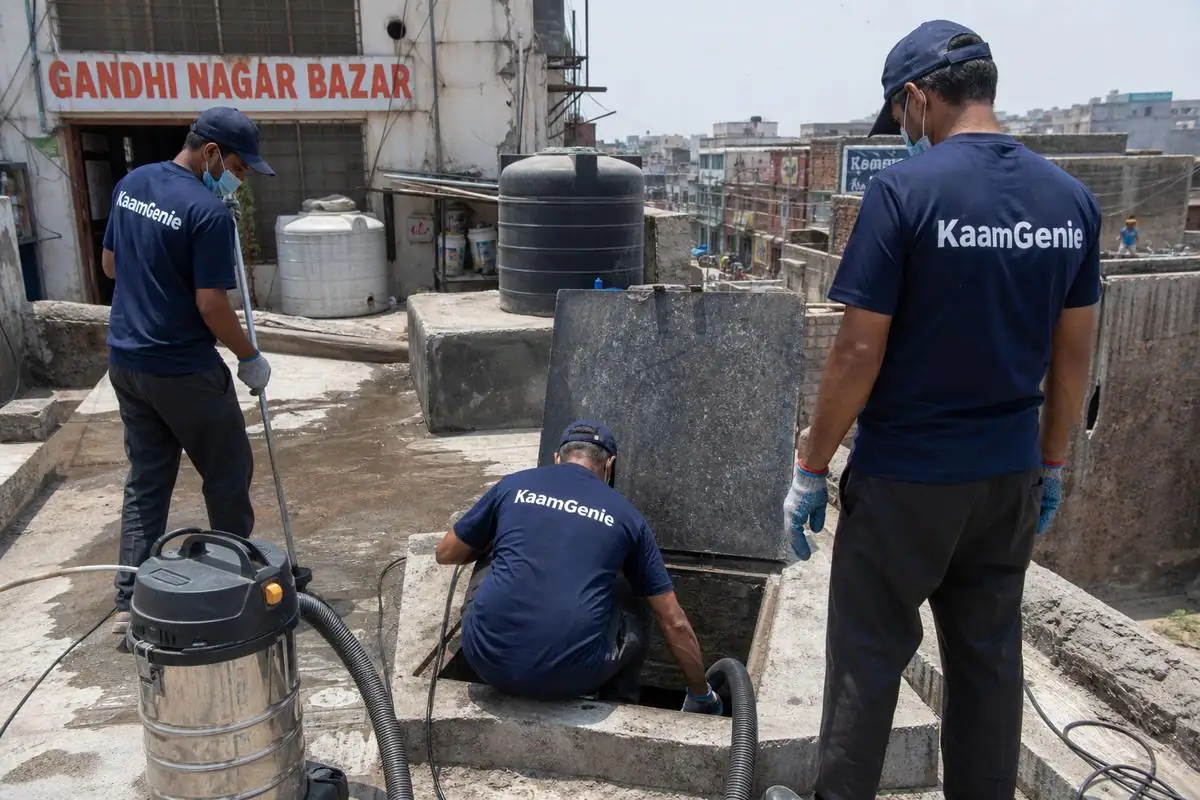 KaamGenie crew cleaning a underground sump in Gandhi Nagar Bazar, Delhi