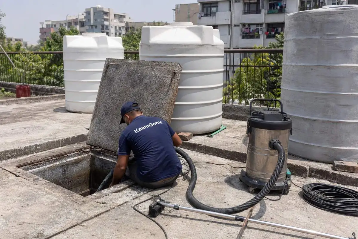 KaamGenie crew cleaning a underground sump in Gharoli, Delhi