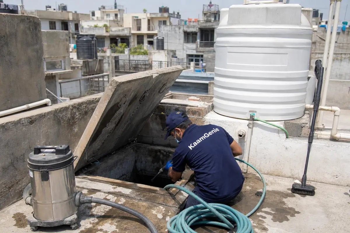 KaamGenie crew cleaning a underground sump in Gujranwala Colony (Kingsway Camp), Delhi