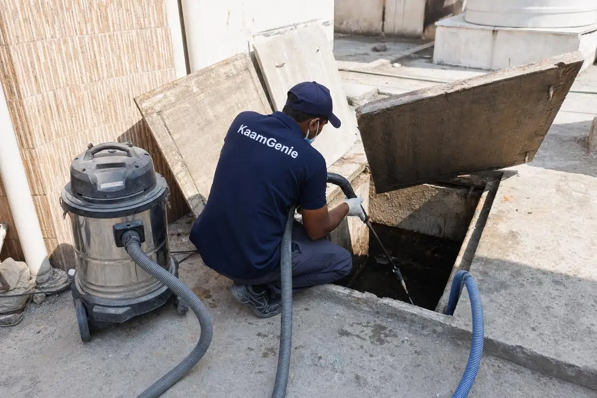 KaamGenie crew cleaning a underground sump in Harkesh Nagar, Delhi