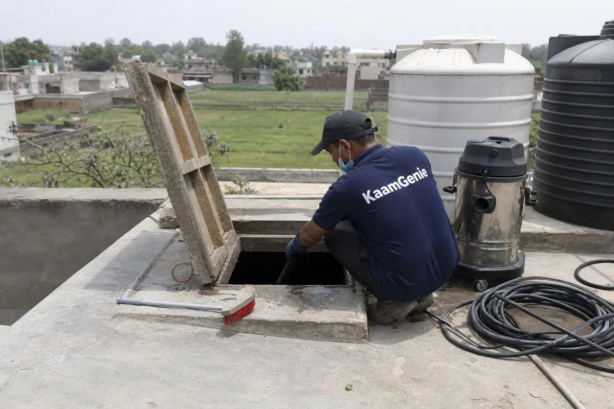 KaamGenie crew cleaning a underground sump in Kanjhawla, Delhi