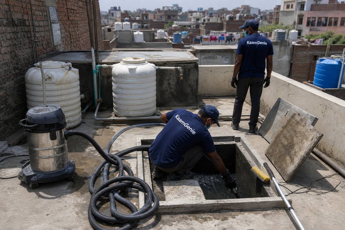 KaamGenie crew cleaning a underground sump in Karawal Nagar, Delhi